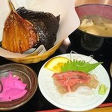 まかない定食はボリュームがある
