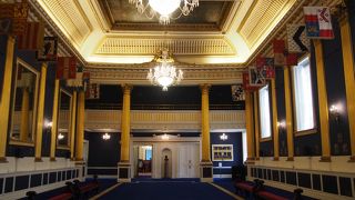 宮殿としてみた方がいい