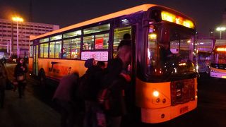 ウルムチ南駅からバザールへ。