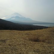 山中湖と富士山の眺望