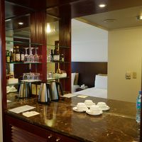 無料のお水のペットボトルがあります