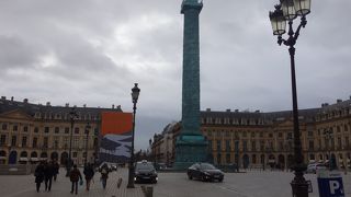 ヴァンドーム広場。周辺のホテルの工事もおわり，きれいになりました。