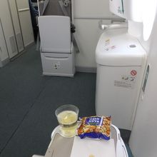 往路(NRT-SGN)：シャンパンとおつまみ