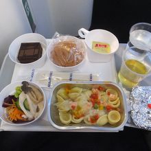 往路(NRT-MEX)：機内食①