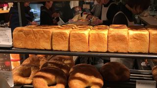 人気のパン屋さん