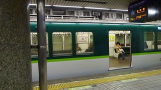 なかなか来ない、そして空いている。