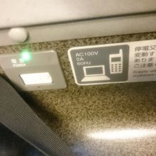 窓際のみ電源が足元に