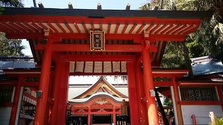 海に面した神社