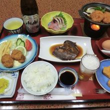 ビジネスパックの夕食です。