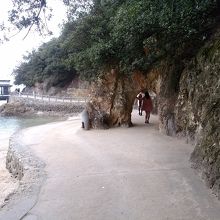 渡船を降りてすぐにありました