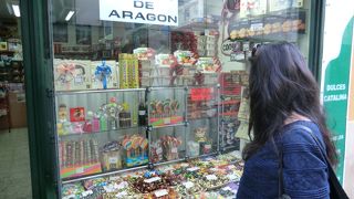 アラゴンのお菓子をどうぞ