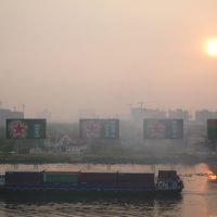 ベランダより朝日