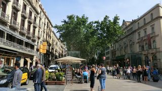 バルセロナの退屈させない大通り