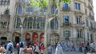 中に入ってみればと後悔です。