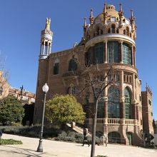 ガラス張りの手術室