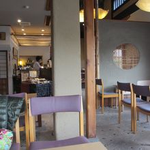 店内テーブル席