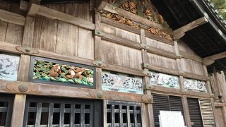 ちょっとガッカリ、三猿は修復中のためレプリカが飾ってありました。