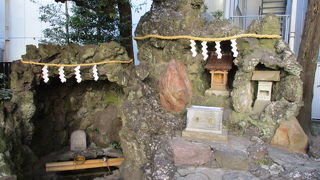 銭洗弁天でお金を洗うことをお奨めします。