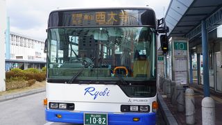 バスの案内所で行先を言うと乗り場をすぐに教えてくれます