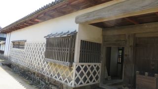 なまこ壁が印象的