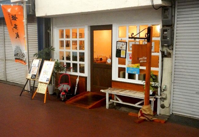 姫路市のアーケード街本町商店街に面するカフェ