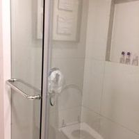 広くて快適なシャワーブース（物を置くところが有りません。）