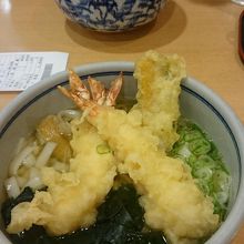 あっさり味を求めつつ、天ぷらの誘惑に勝てず・・・。