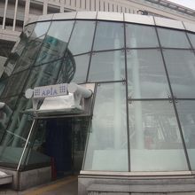 地下への入口が変わった見た目になっている