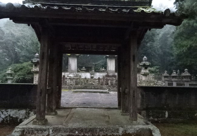 宇和島伊達家の墓所ですが…