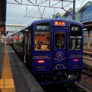 木目調の車内で朝食を