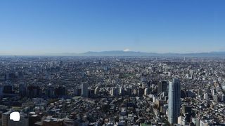 日本で初めて高さ２００メートルを超えた高層ビル