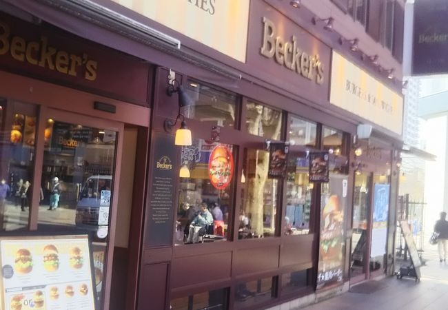 Beck 武蔵小杉店、武蔵小杉駅北口ロータリーの向かいにあります 