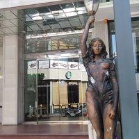 エンジェル像が目印