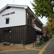 櫛田神社の隣にあります