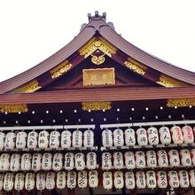 たくさんの奉納提灯