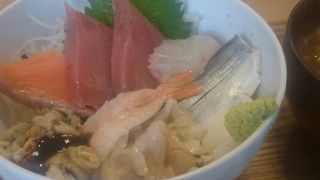 海鮮８点盛り丼