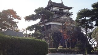 コンパクトな最古の現存天守閣