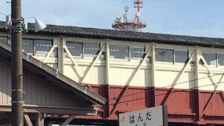 レトロな跨線橋。