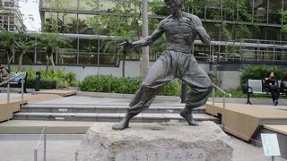 ブルース・リーの像がありました