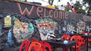 メコン川の夕日を見ながらおなかいっぱい夕食を