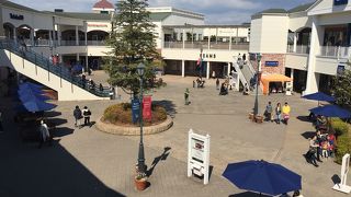 買い物だけでなく、のんびり過ごすスポットとして