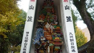 お祭りの時期でなくても櫛田神社に山笠が飾られています！