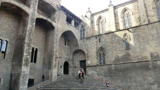 ちょっと殺風景な広場かも