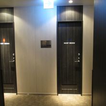 シャワールーム　2階到着ロビー