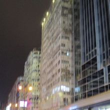 オープントップバスでネイザンロードに入りました