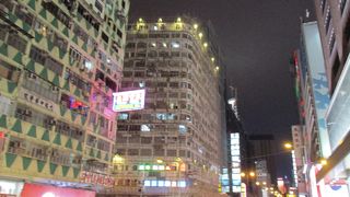 九龍半島繁華街の中心、オープントップバスからの光景は圧巻でした