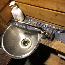 隠れ家的なトイレ