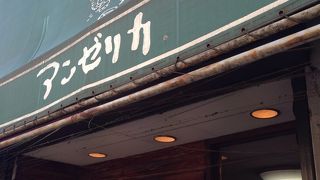 懐かしい雰囲気のパン屋さん