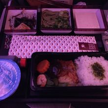 機内食で和食が食べれてうれしかったです