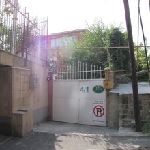 宿「JR’s House」の門扉